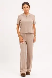 Compleu tricotat bej cu top polo și pantaloni