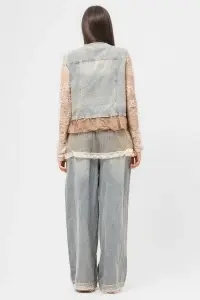 Compleu din denim spălat cu jachetă și pantaloni largi cu dantelă - Img 3