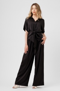 Compleu negru cu top înnodat și pantaloni largi