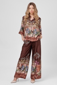 Compleu maro cu imprimeu tropical și pantaloni largi