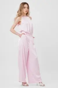 Compleu roz cu top elegant și pantaloni largi - Img 3