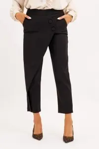 Pantaloni negri conici cu peplum și nasturi decorativi