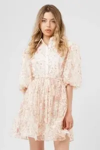 Rochie crem din viscoză cu broderie florală, mâneci bufante și tiul