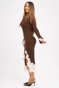 Rochie lungă maro din tricot reiat cu anchior și crăpătură pe picior - Img 3