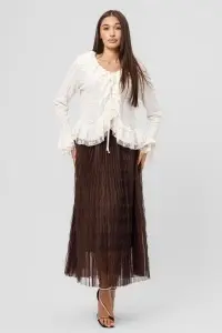 Bluză ivory din tricot texturat cu volănașe și dantelă