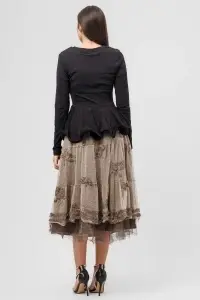 Bluză neagră din jerse cu peplum balon și floare aplicată - Img 4