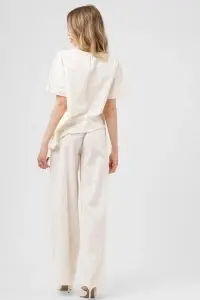 Compleu ivory format din top cu floare și pantaloni largi - Img 3