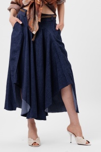 Fustă din denim bleumarin cu tiv asimetric și curea împletită