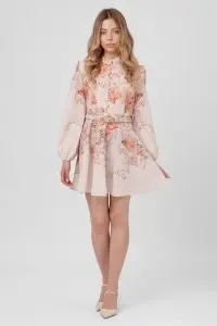 Rochie crem-roze din viscoză cu imprimeu floral și curea - Img 4