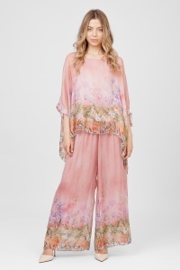 Compleu roz prăfuit cu imprimeu floral și pantalon larg