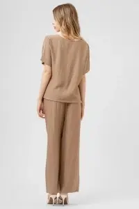 Compleu taupe format din top cu eșarfă și pantaloni largi - Img 3