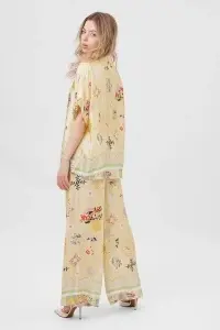 Compleu floral galben din viscoză format din cămașă și pantaloni palazzo - Img 3