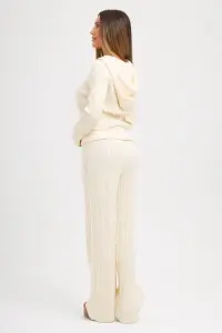 Compleu ivory din tricot cu glugă și fermoar - Img 2