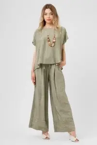 Compleu kaki cu top lejer și pantaloni largi