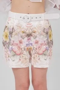 Compleu vaporos cu imprimeu floral și pantaloni scurți - Img 3