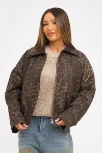 Geacă scurtă maro cu animal print și guler din imitație de piele