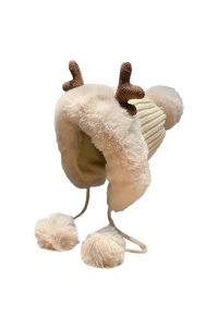 Caciula dama, accesorizata cu cornite de ren, decupaj la spate pentru par, model pom pom cu prindere sub barbie, tematica pretty cute for a deer, marime universala, crem