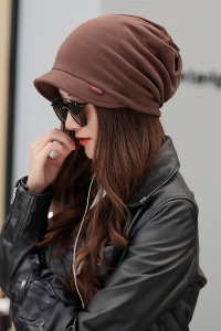 Caciula dama, model bandana cu despicatura la ambele capete si mini cozoroc curbat, captuseala fina, tematica cool women urban style, marime universala, maro - Img 2