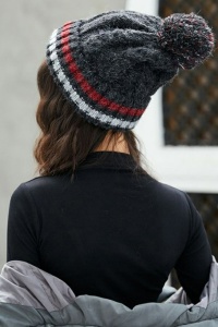 Caciula dama, model calduros cu pom pom, tematica cozy winter, marime universala, neagra - Img 3