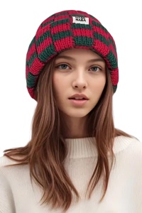Caciula dama, model casual calduros, imprimeu abstract, tematica winter lady, marime universala, rosie
