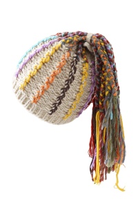 Caciula dama, model prelungire tip coada impletita, tematica rasta style, marime universala, bej