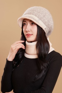 Caciula dama, set doua piese, model chic cu fular tip guler asortat, tematica cool winter, marime universala, bej - Img 2
