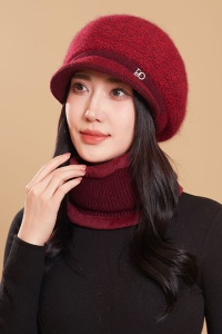 Caciula dama, set doua piese, model chic cu fular tip guler asortat, tematica cool winter, marime universala, rosu - Img 3