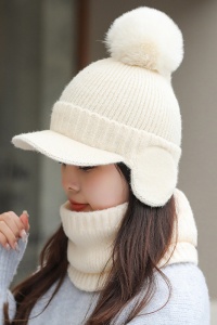 Caciula dama, set doua piese, model pom pom cu acoperitori pentru urechi si cozoroc curbat, cu fular tip guler asortat, tematica fashion winter, marime universala, bej - Img 4