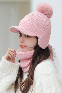 Caciula dama, set doua piese, model pom pom cu acoperitori pentru urechi si cozoroc curbat, cu fular tip guler asortat, tematica fashion winter, marime universala, roz deschis - Img 2