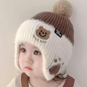 Caciula pentru copii, imprimeu cu ursulet, model calduros cu prelungire pentru urechi, tematica little funny bear, 2 – 4 ani, maro inchis - Img 3