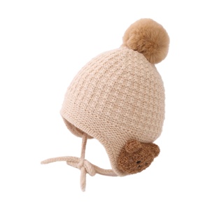 Caciula pentru copii, model pom pom si ursulet la urechi, prindere sub barbie reglabila, tematica prietenul meu blanos, 1 – 2 ani, bej