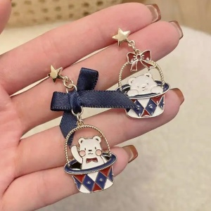 Cercei dama, model cu ursuleti prietenosi, accesorizati cu fundite, tematica gasca lui Mos Martin, albastri - Img 2