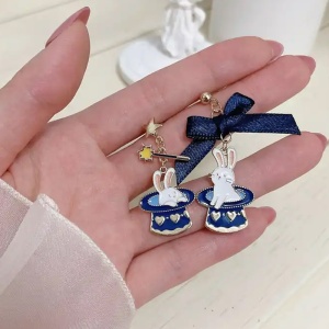Cercei dama, model unicat si fermecator, pandantive iepurasi in joben, accesorizati cu fundita si bagheta magica, tematica lumea basmului, albastru inchis - Img 4