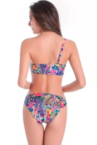 Costum de baie dama, 2 piese, multicolor cu imprimeu floral, chilot clasic si sutien tip bustiera cu prindere pe un umar - Img 2