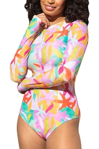 Costum de baie intreg, maneca lunga, inchidere cu fermoar, imprimeu banane roz deschis