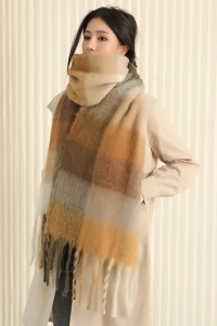 Fular dama, model gros si calduros, moale la atingere, tematica fashion winter, marime universala, maro - Img 2