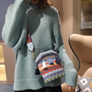 Geanta dama, ciucurei si broderie, model crossbody, piele sintetica, albastru deschis - Img 3