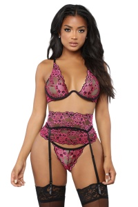 Lenjerie sexy dama, set 3 piese, sutien cupe triunghiulare, portjartier tip corset si chilot tanga, model delicat, tematica fantezie pink, roz