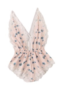 Lenjerie tip body sexy, satin si dantela, roz pal cu floricele albastre