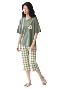 Pijama dama, set doua piese, bluza maneca scurta si pantaloni trei sferturi, model vesel cu floricica chic, tematica I love flowers, verde