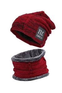 Set doua piese, caciula de barbati si fular asortat, captuseala moale si pufoasa, model daily casual, tematica felling confident, marime universala, rosu