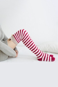 Sosete dama, model lung peste genunchi, calduros si accesorizat, tematica warm sexy winter, marime 38 – 42, rosii cu maro - Img 2