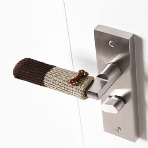 Sosete pentru mobila, protectie pentru picioarele scaunelor, model tip husa anti zgariere cu fundite, tematica elegant fashion home, marime universala, maro - Img 3
