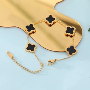 Bratara dama, model norocos, trifoi cu 4 foi, aurie, reglabila, cu accesorii negre - Img 3