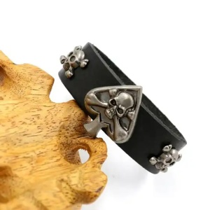 Bratara de piele ecologica, model gambler accesorizat cu capete de schelet, tematica lucky hand, unisex, neagra, - Img 2