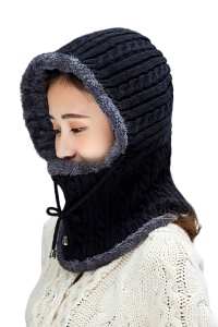 Caciula dama, model cagula calduroasa, reglabila cu snur si prelungire guler tip fular, tematica warm winter, marime universala, neagra