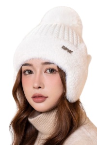 Caciula dama, model calduros cu pom pom, prelungire tip acoperitori pentru urechi, accesorizata cu urechiuse, tematica cat style, marime universala, alba