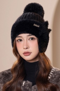 Caciula dama, model calduros cu pom pom, prelungire tip acoperitori pentru urechi, accesorizata cu urechiuse, tematica cat style, marime universala, neagra - Img 2