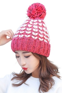 Caciula dama, model calduros cu pom pom si inimioare, tematica I love winter, marime universala, roz aprins