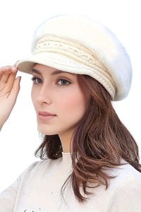 Caciula dama, model cu cozoroc si accesorii delicate, tip bereta calduroasa, tematica fashion winter, marime universala, bej